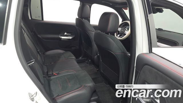 Mercedes-Benz GLB-Class 2021 — photo 11