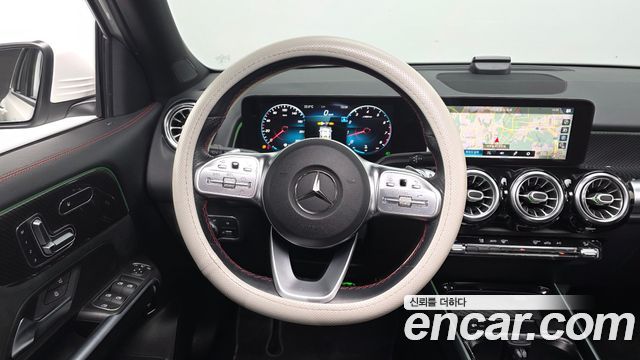 Mercedes-Benz GLB-Class 2021 — photo 13