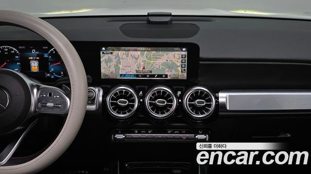 Mercedes-Benz GLB-Class 2021 — photo 14