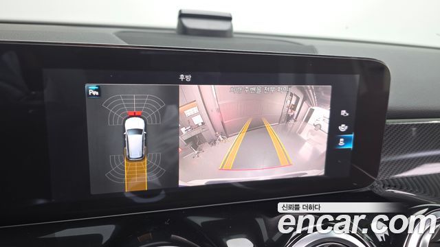 Mercedes-Benz GLB-Class 2021 — photo 15
