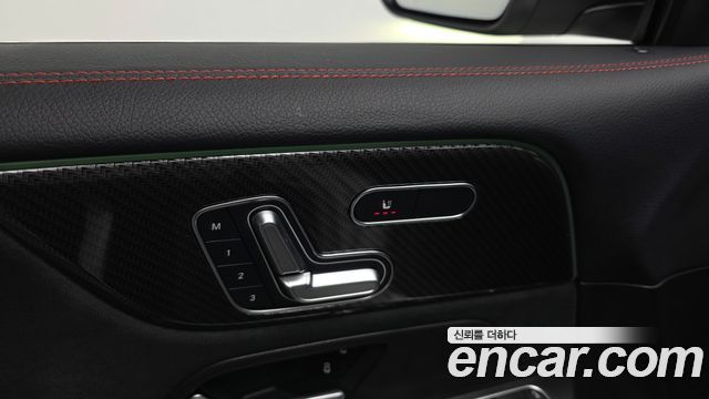 Mercedes-Benz GLB-Class 2021 — photo 19