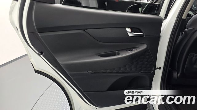 Hyundai Santafe 2023 — photo 15