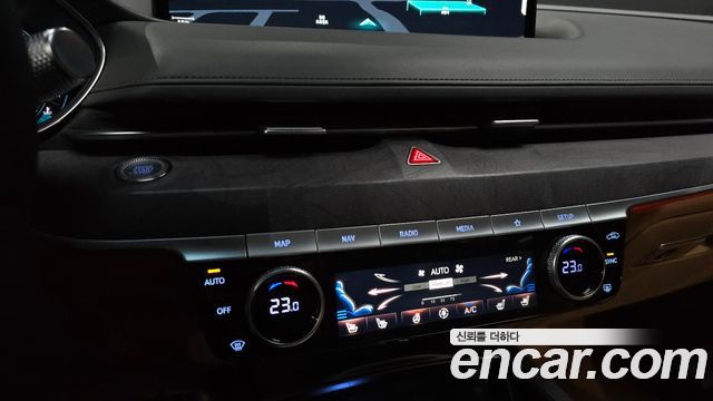 Genesis G80 2022 — photo 27