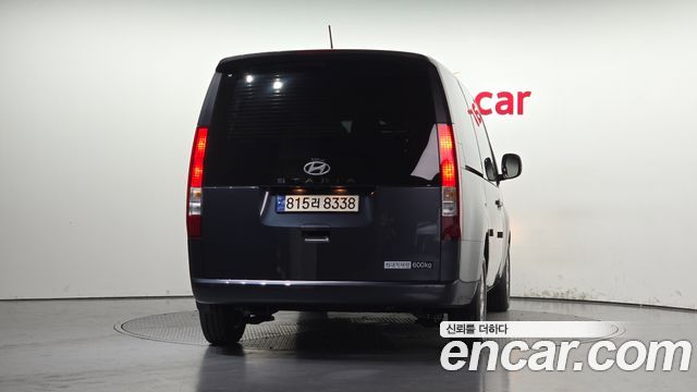 Hyundai Staria 2025 — photo 4
