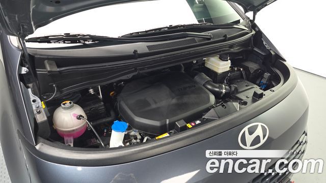 Hyundai Staria 2025 — photo 6