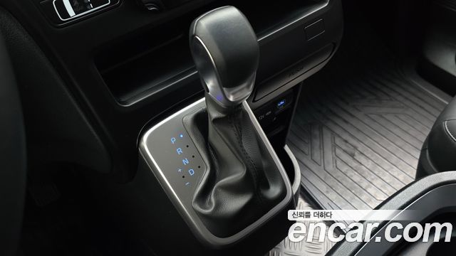 Hyundai Staria 2025 — photo 12