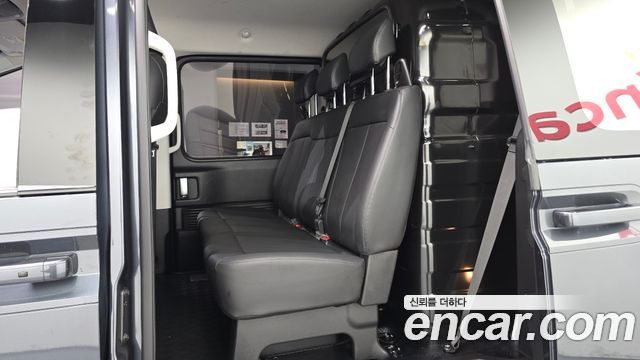 Hyundai Staria 2025 — photo 17