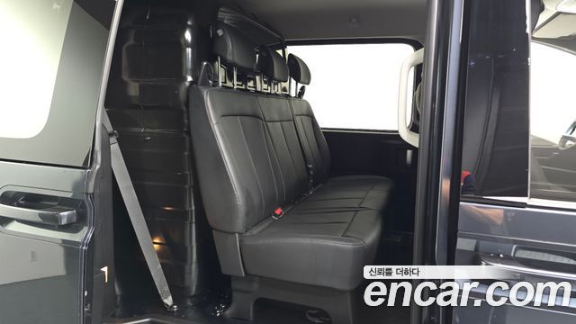 Hyundai Staria 2025 — photo 18