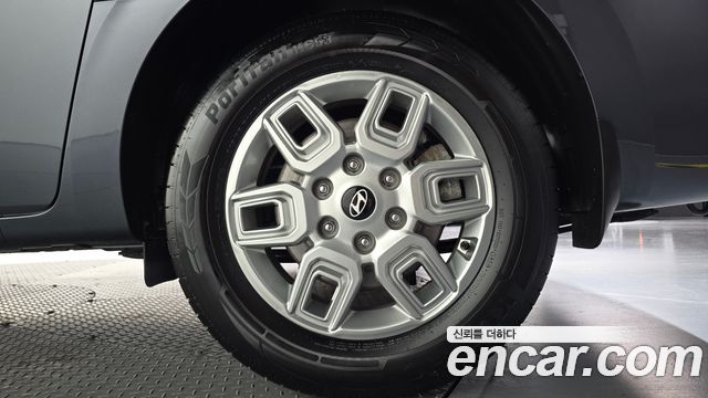 Hyundai Staria 2025 — photo 7