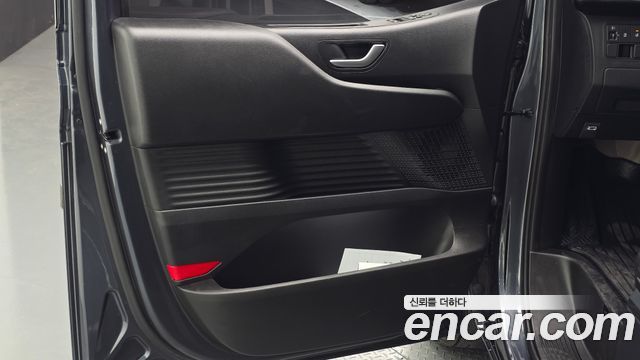 Hyundai Staria 2025 — photo 14
