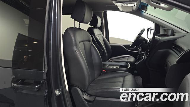 Hyundai Staria 2025 — photo 16