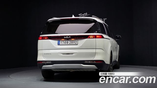 Kia Canival 2023 — photo 4