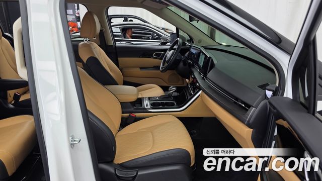 Kia Canival 2023 — photo 11