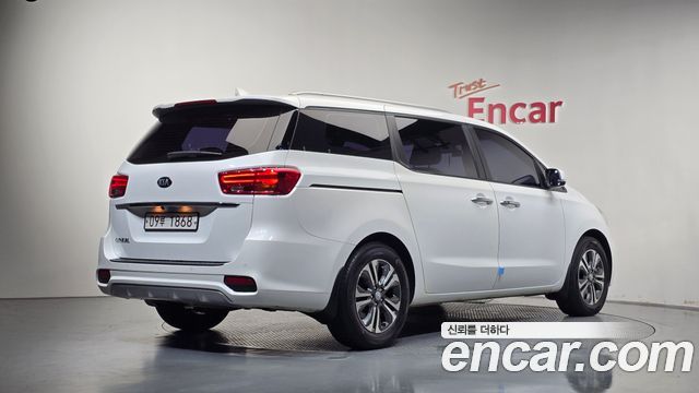 Kia Canival 2019 — photo 2