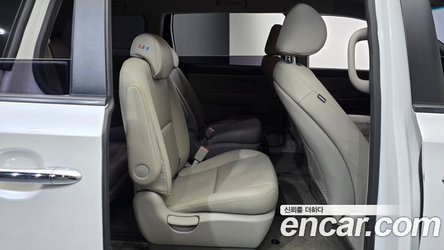Kia Canival 2019 — photo 17
