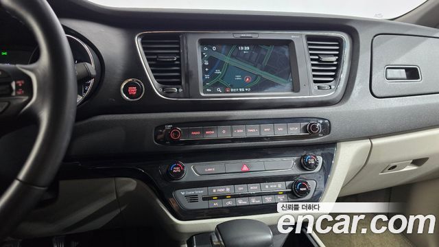 Kia Canival 2019 — photo 18