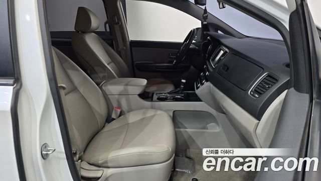 Kia Canival 2019 — photo 16