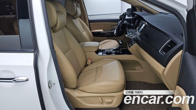 Kia Canival 2019 — photo 10