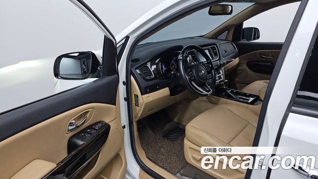 Kia Canival 2019 — photo 12