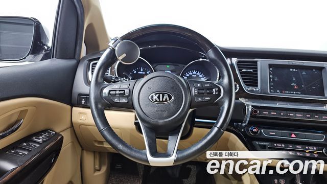 Kia Canival 2019 — photo 13