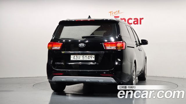 Kia Canival 2018 — photo 4