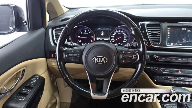 Kia Canival 2018 — photo 12