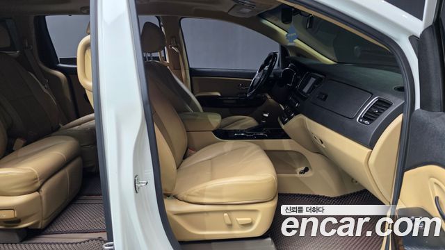 Kia Canival 2020 — photo 17