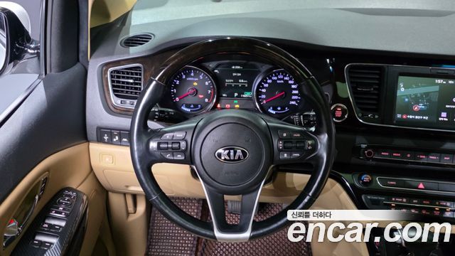 Kia Canival 2020 — photo 19