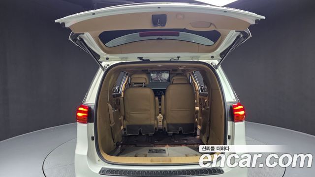 Kia Canival 2020 — photo 26