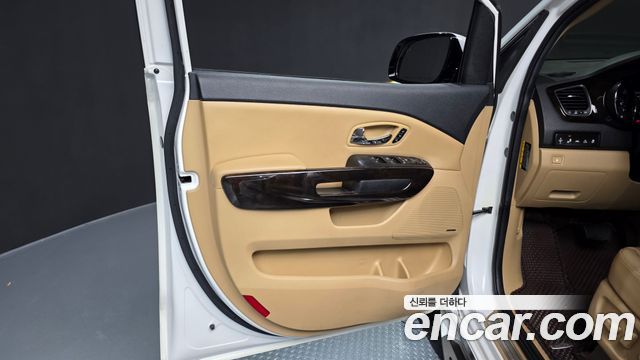 Kia Canival 2020 — photo 14