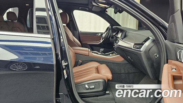 BMW X5 2022 — photo 11