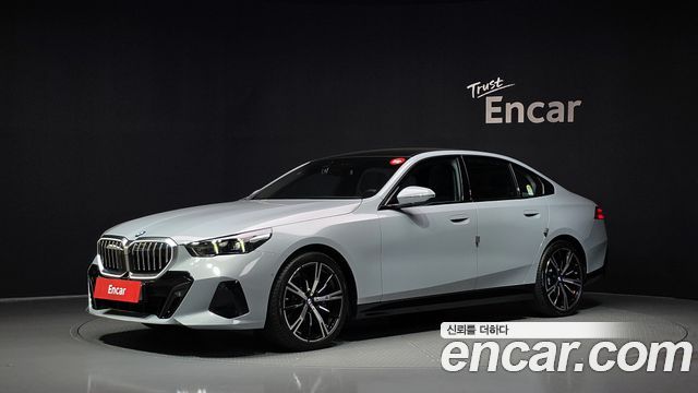 BMW 5-Series 2026 — photo 1