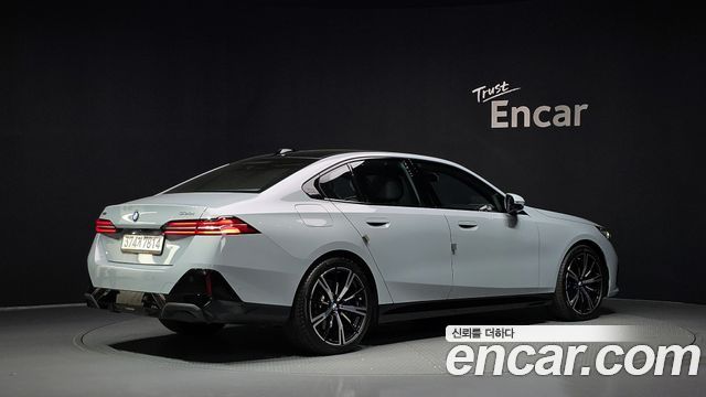 BMW 5-Series 2026 — photo 2