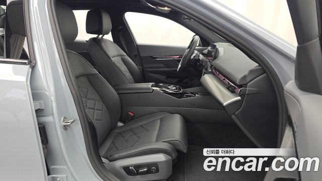 BMW 5-Series 2026 — photo 11