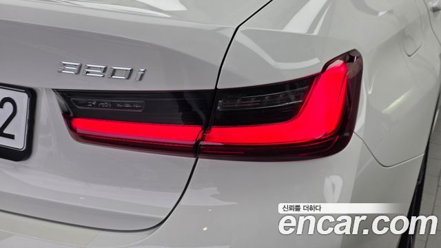 BMW 3-Series 2025 — photo 9