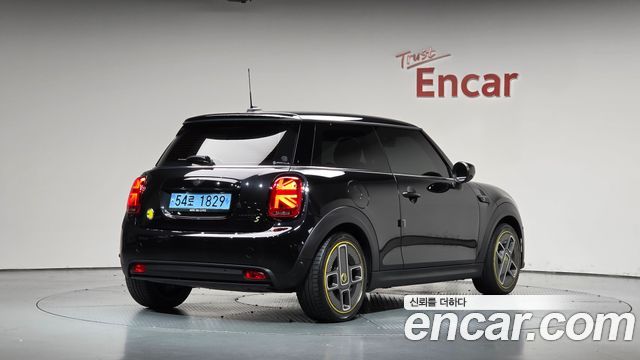 Mini Cooper 2023 — photo 2