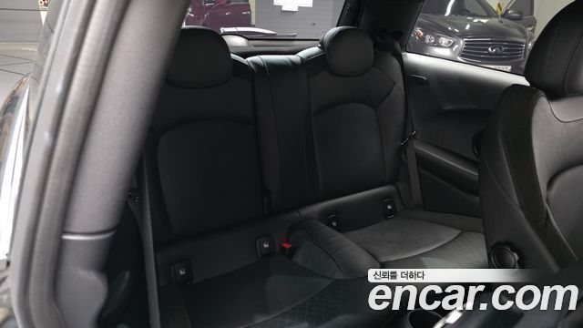Mini Cooper 2023 — photo 18