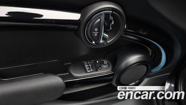 Mini Cooper 2023 — photo 24