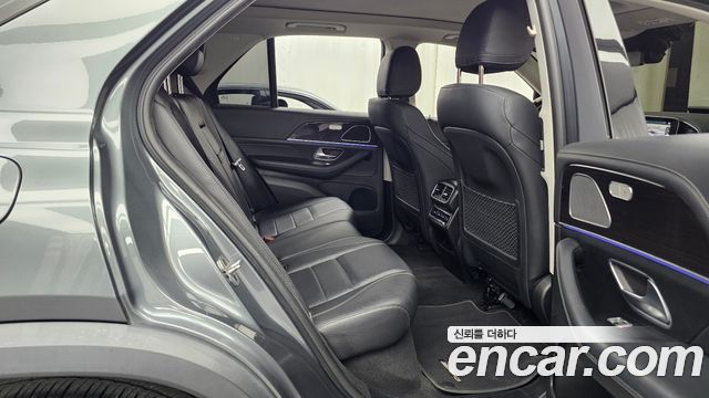Mercedes-Benz GLE-Class 2022 — photo 12