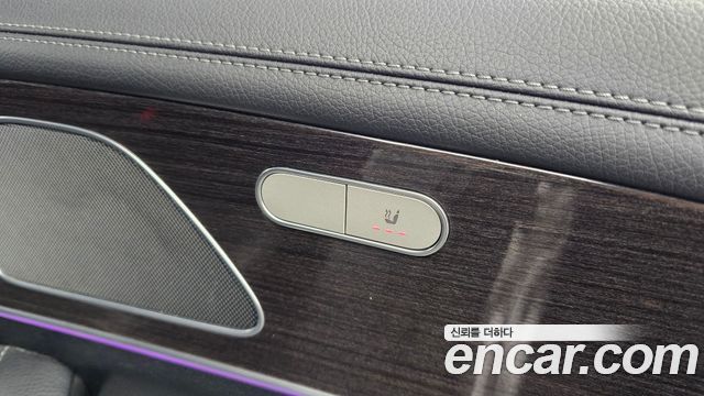 Mercedes-Benz GLE-Class 2022 — photo 19