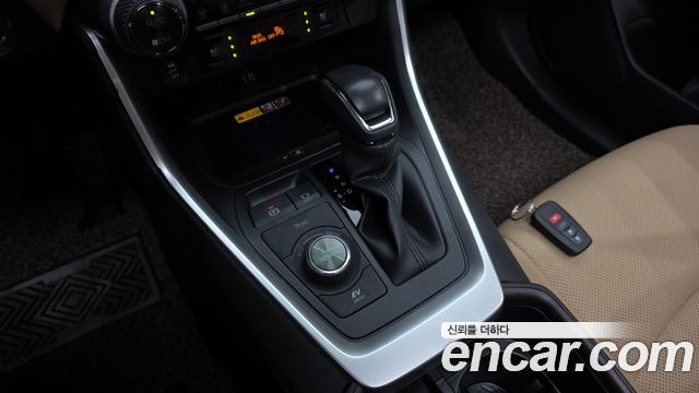 Toyota RAV4 2023 — photo 12