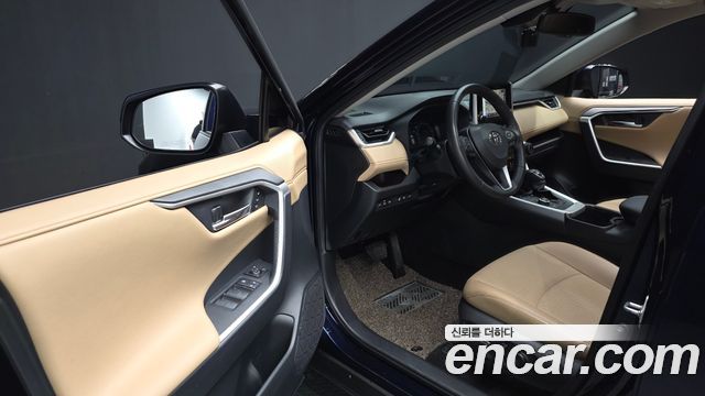 Toyota RAV4 2023 — photo 13