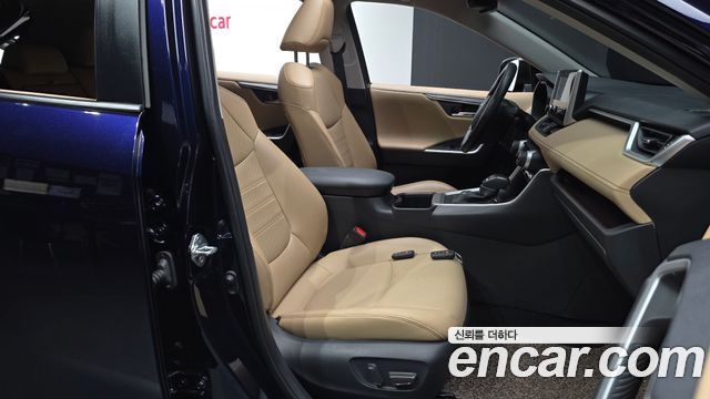 Toyota RAV4 2023 — photo 17