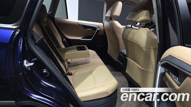 Toyota RAV4 2023 — photo 18