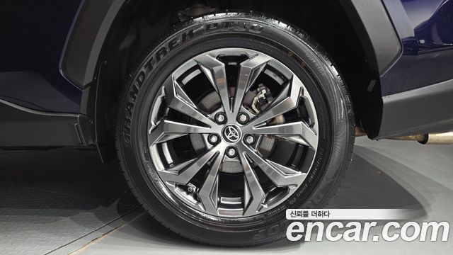Toyota RAV4 2023 — photo 7