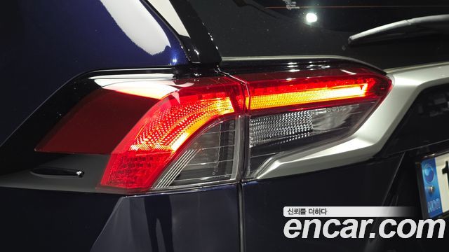 Toyota RAV4 2023 — photo 9