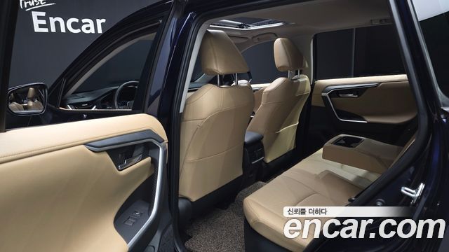Toyota RAV4 2023 — photo 16
