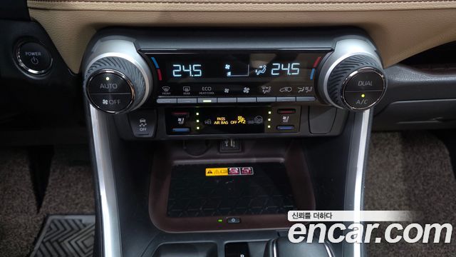 Toyota RAV4 2023 — photo 28