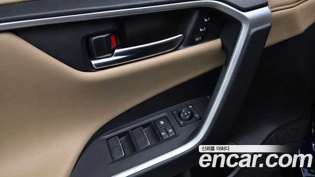 Toyota RAV4 2023 — photo 29