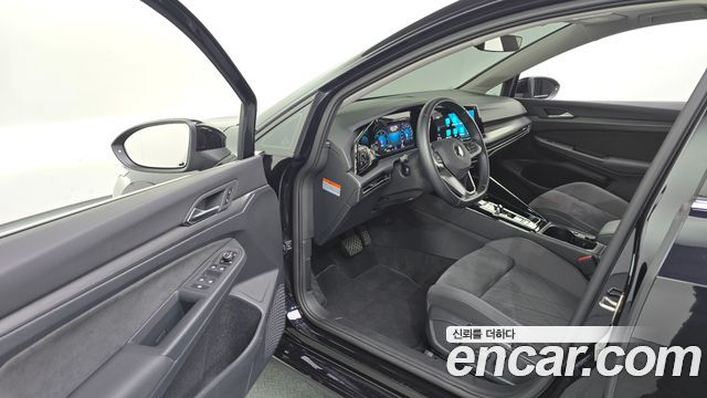 Volkswagen Golf 2023 — photo 13
